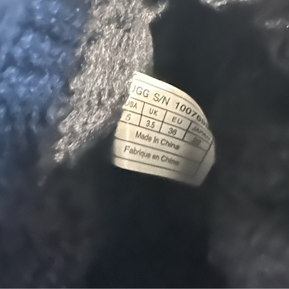 UGG Australia Women's Cambridge Boot - Picture 3 of 10